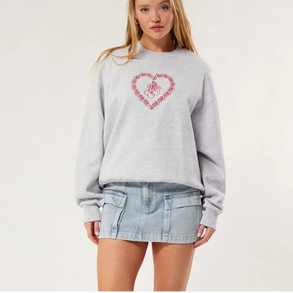 🌿🍒Pacsun Gray Sweatshirt with Red Heart Design Size Small🍒🌿